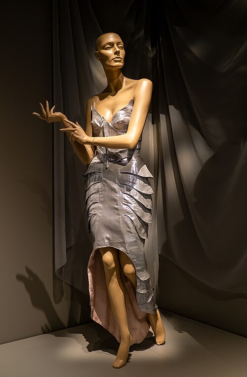 File:Mugler's mermaid dress (24218).jpg