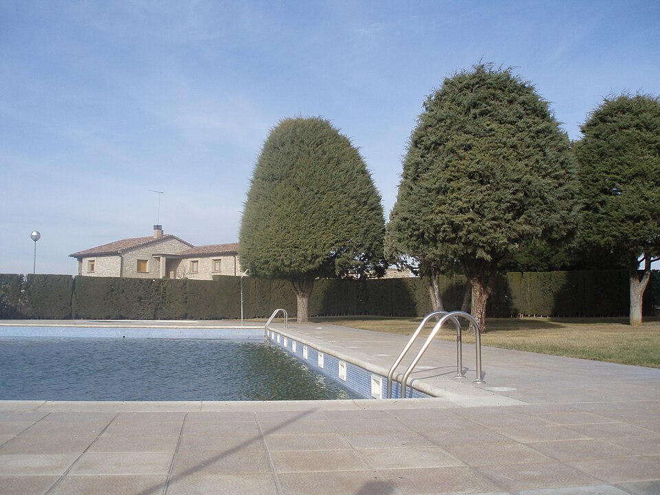 File:Piscina maldà.JPG