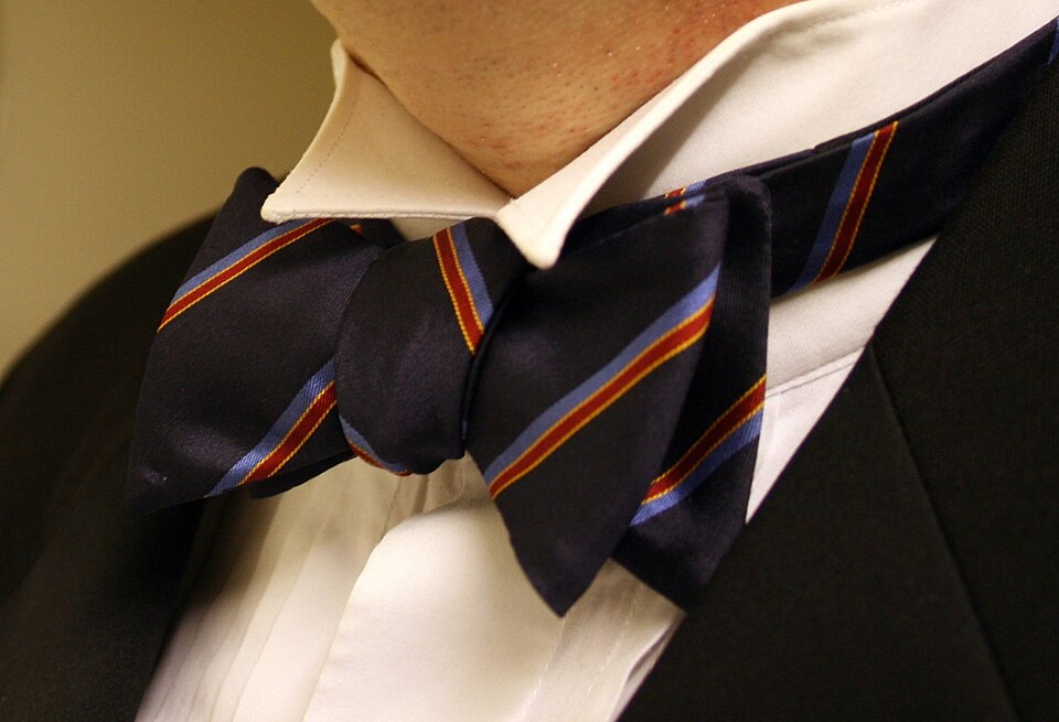 File:Striped bow tie.jpg