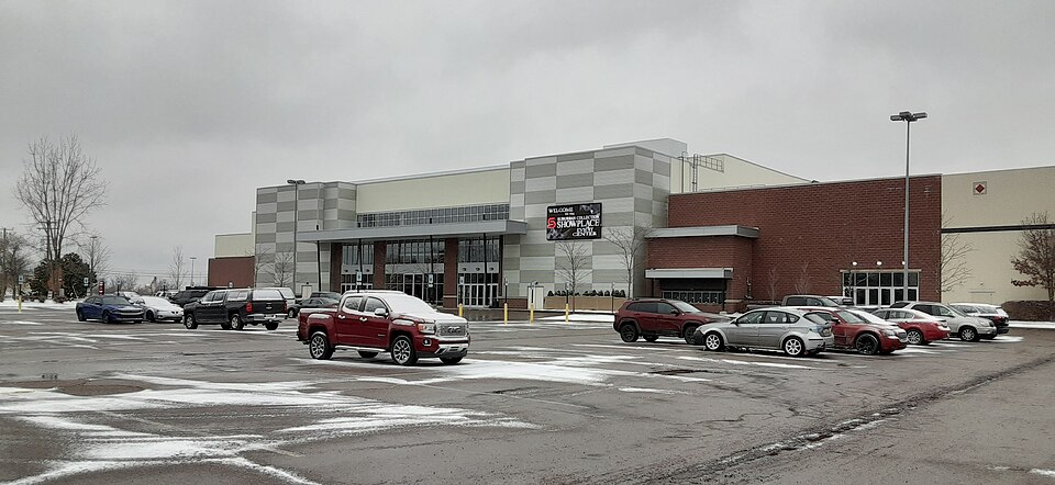 File:Suburban Collection Showplace, Novi, Michigan.jpg