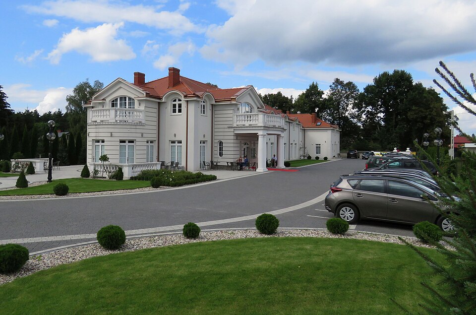 File:Wygoda, foto 02, sale bankietowa LORD.jpg