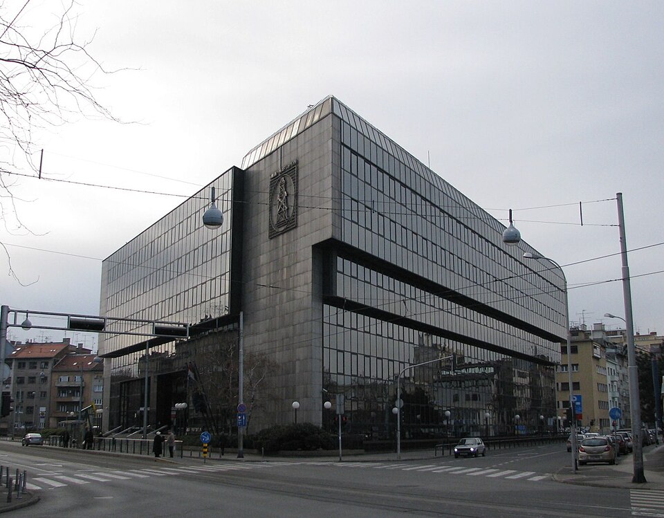 File:Zgrada INA Naftaplin 1.JPG