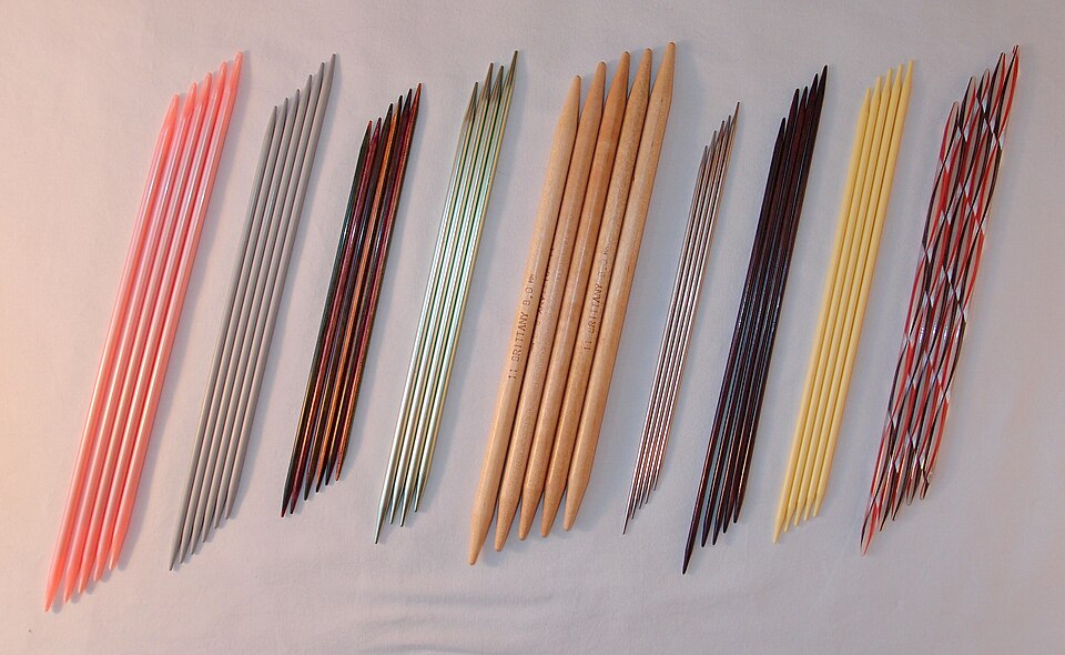 File:Double pointed knitting needles.JPG
