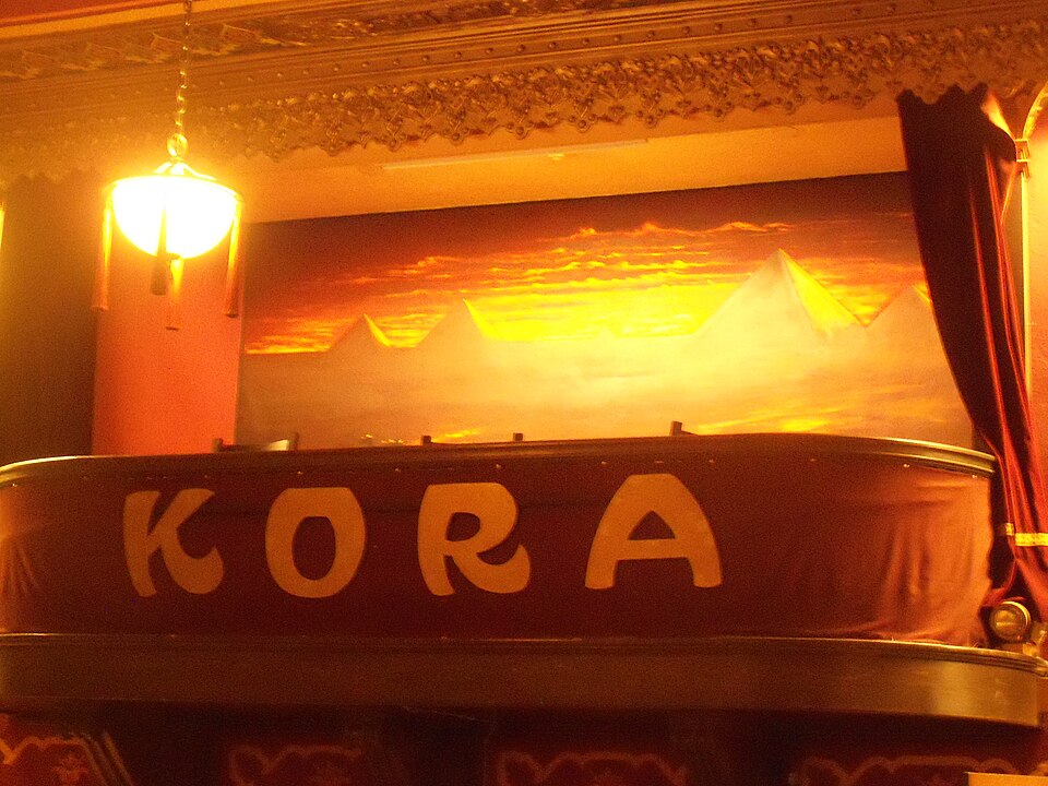 File:Kora Temple dining hall balcony.JPG