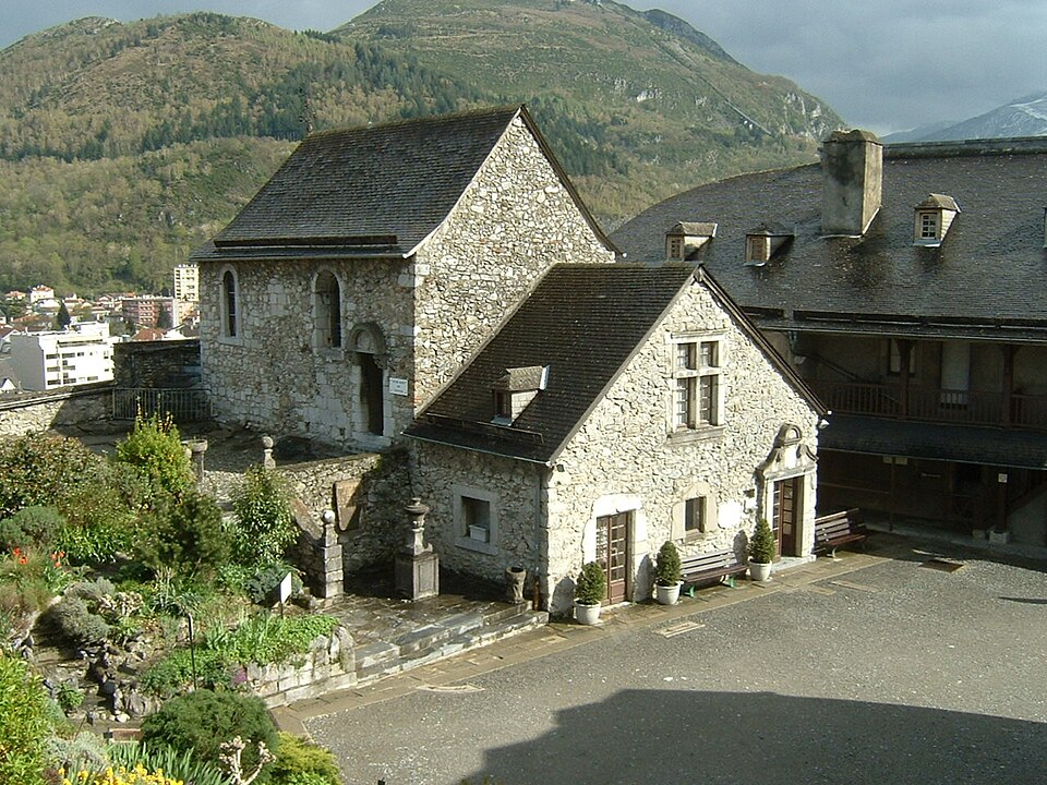 File:Lourdes Chateau Chapelle 01.jpg