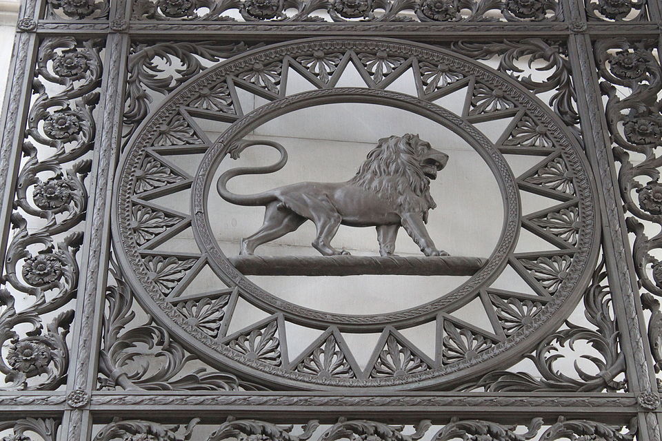 File:Marble Arch Gate 2.JPG