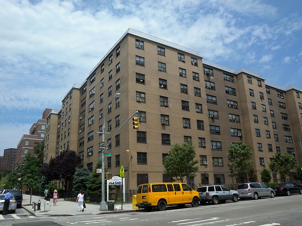 File:Metro North Plaza Houses jeh.jpg