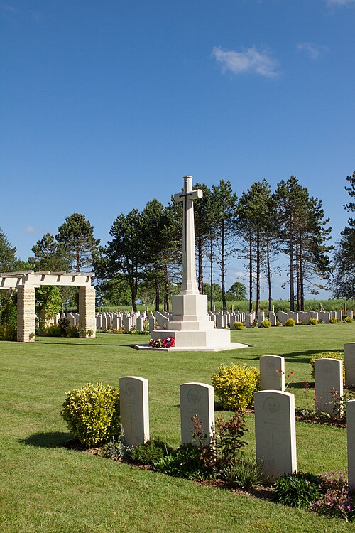 File:Ryes War Cemetery -6.JPG