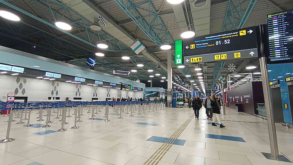File:Terminal 2 Check-In Hall.jpg