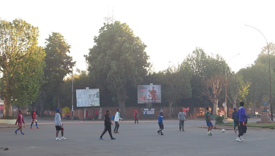 File:AntsirabeFußball.jpg