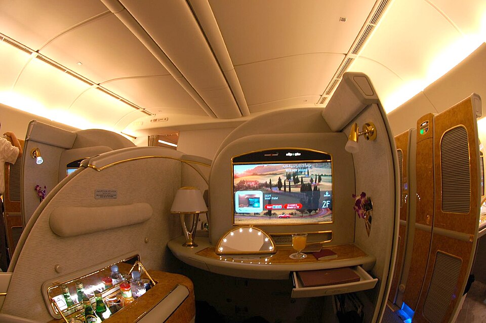 File:Emirates Boeing 777-200LR First Class Suite.jpg