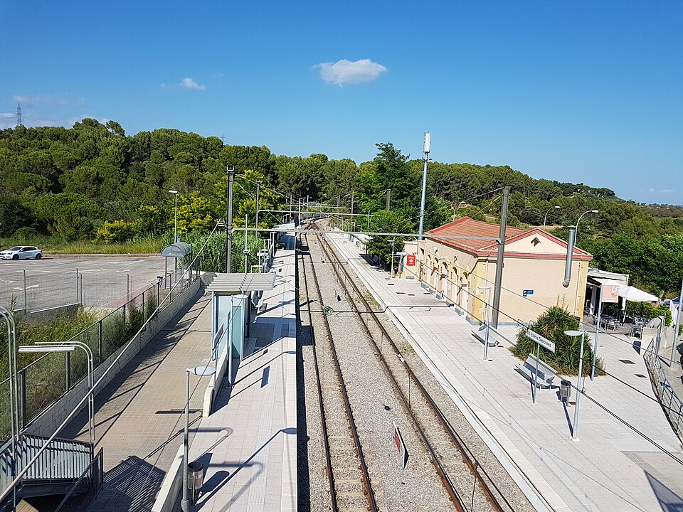 File:Estació Sant Esteve Sesrovires 2020.jpg