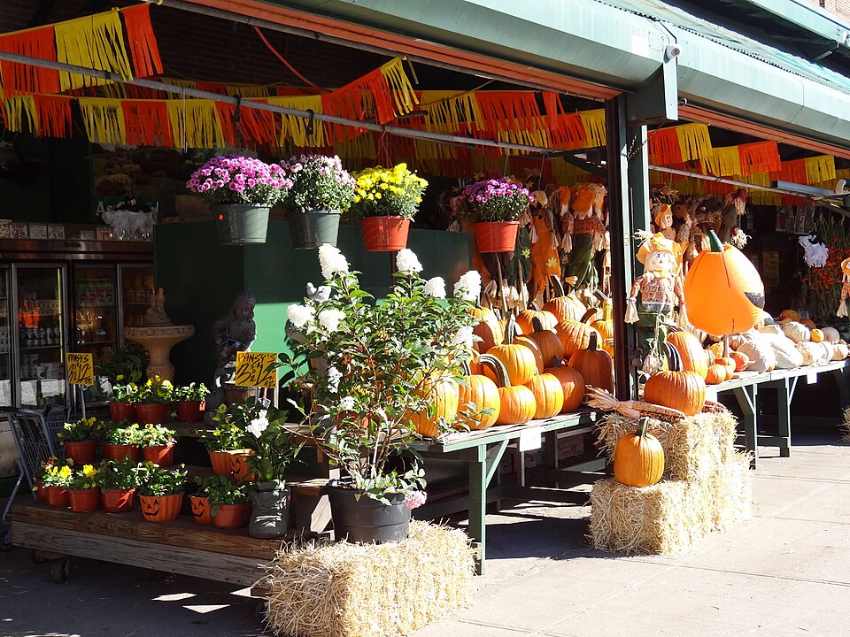 File:Gerardi's Farmer Market (10009872396).jpg