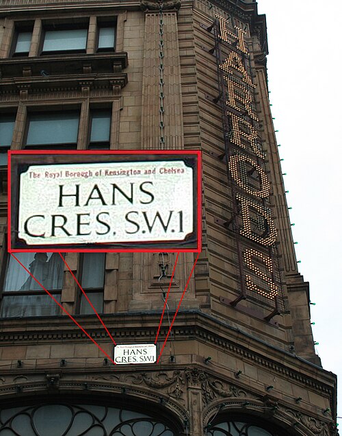 File:Hans Crescent on Harrods copy.jpg