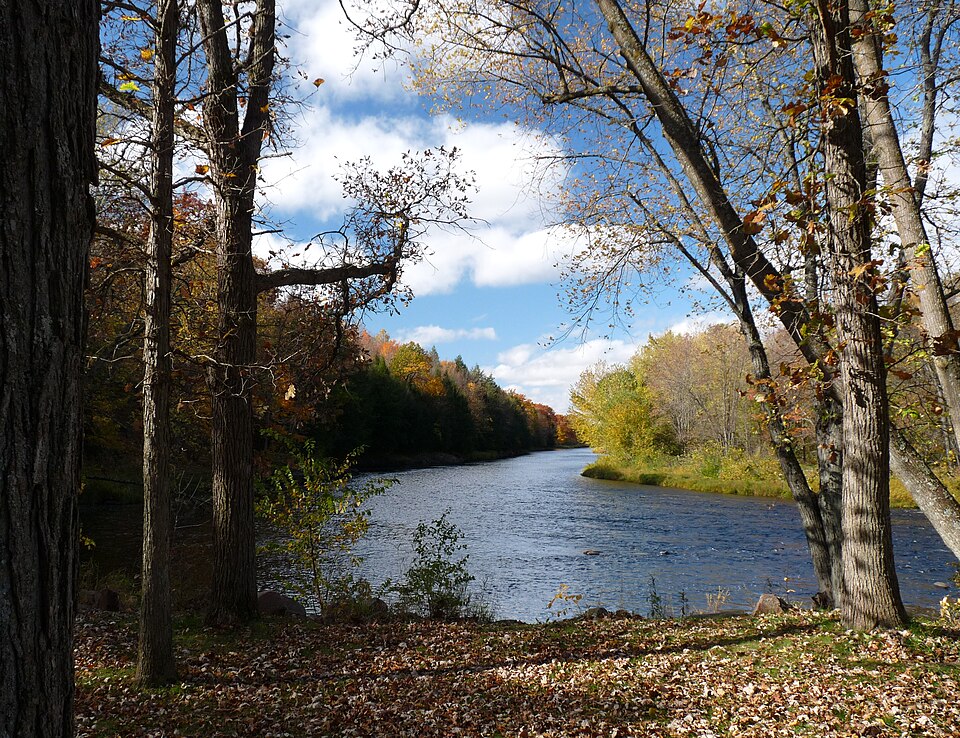 File:Jump River below wayside.jpg