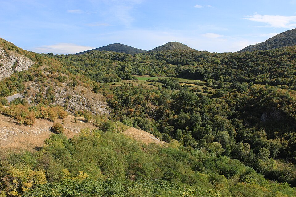 File:Miljkovac village 08.jpg