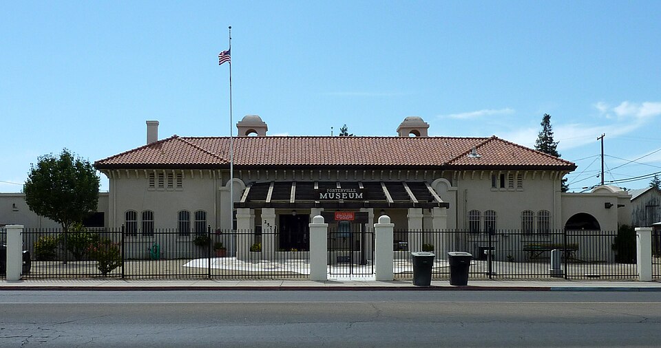 File:2009-0725-CA-Porterville-Museum.jpg