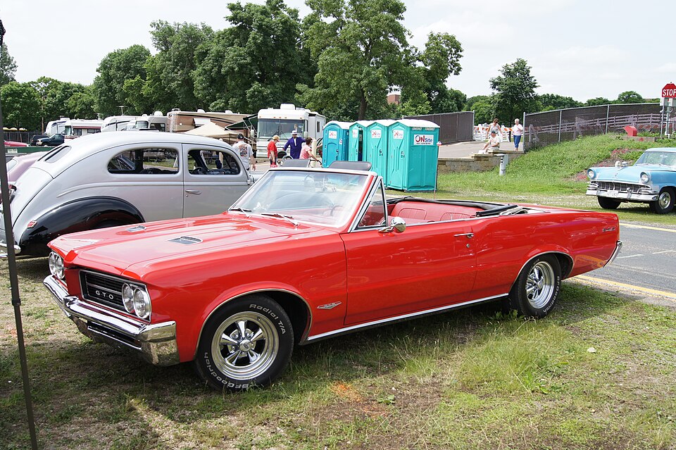 File:64 Pontiac GTO (9121026033).jpg
