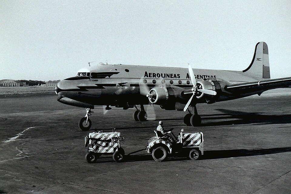 File:Aerolineas Argentinas DC4 atEZE 1958.jpg