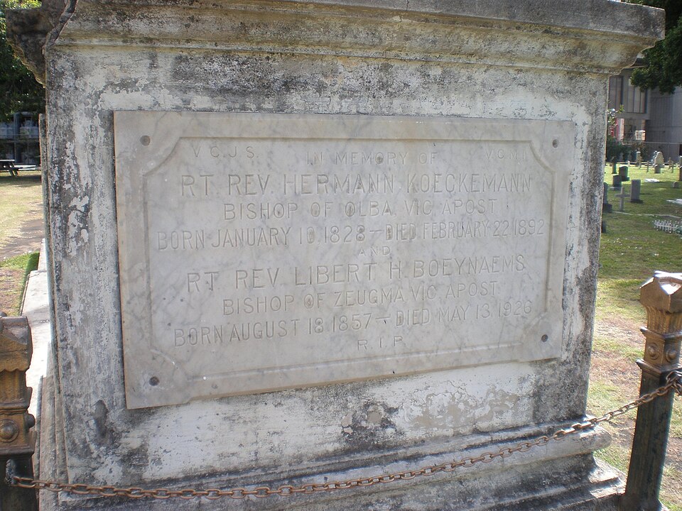 File:Honolulu-CatholicCemetery-vicarsapostolic-tombstone.jpg