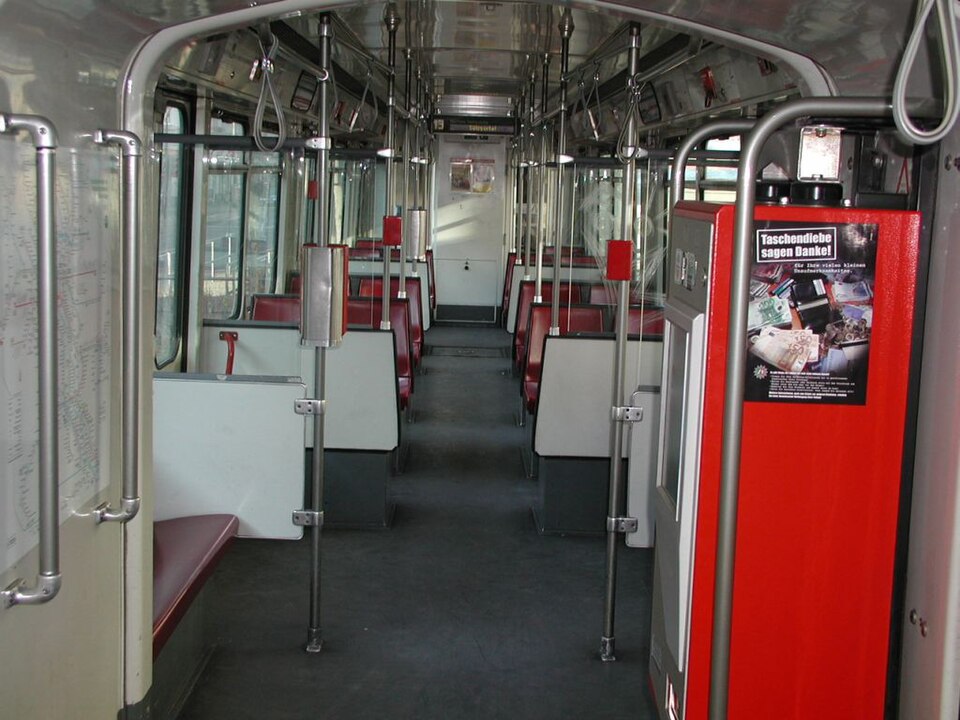 File:KVB2000erInnenraum.jpg