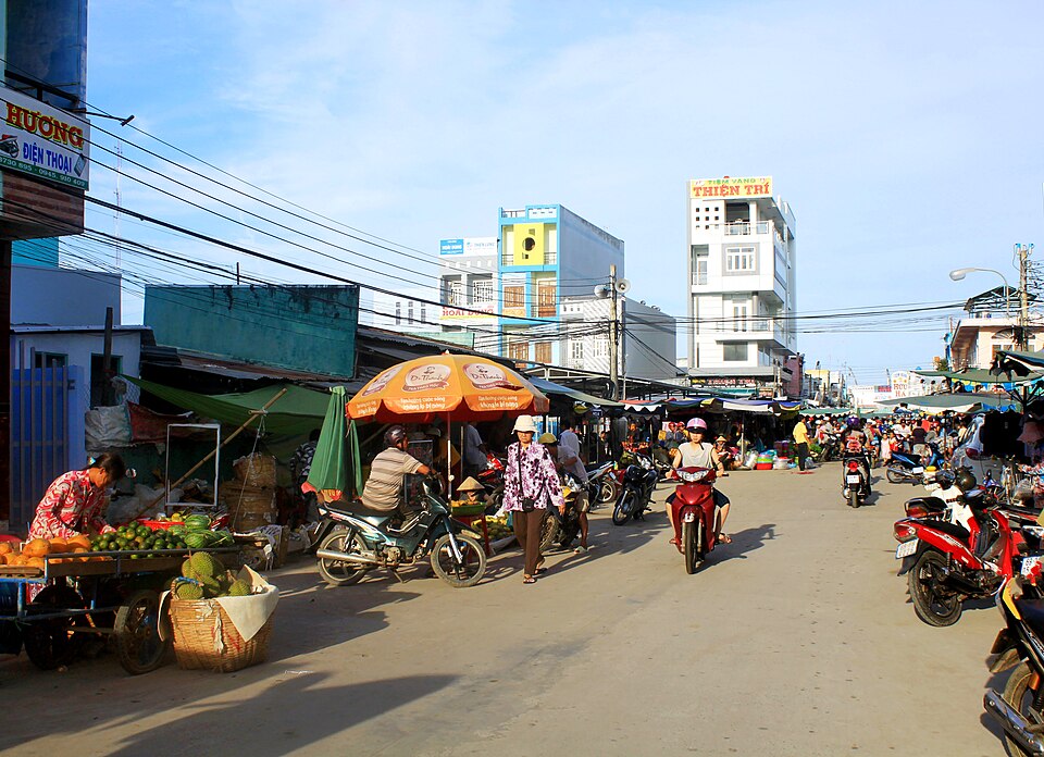 File:Một góc chợ Năm Căn.jpg