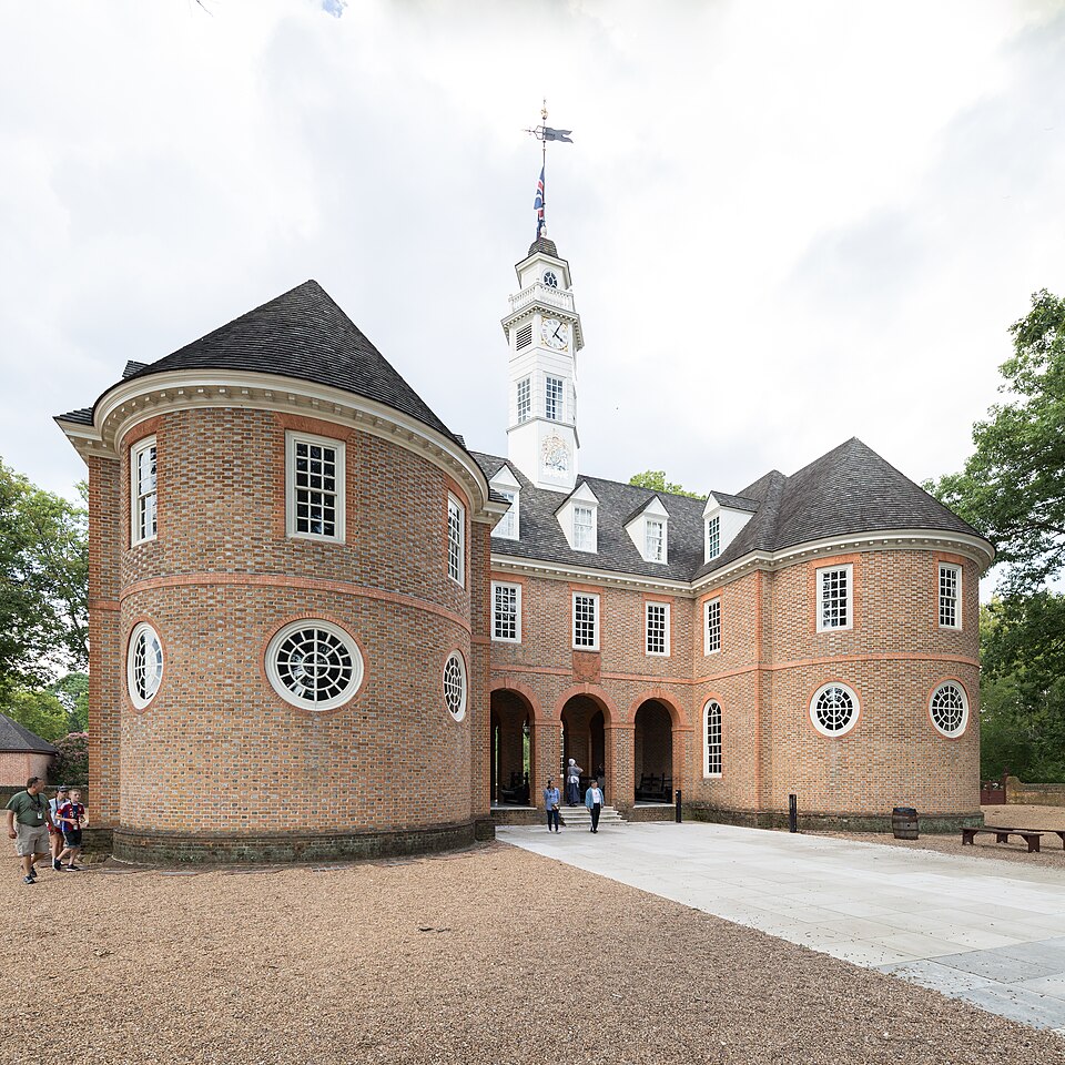 File:MJK50115 Capitol (Williamsburg, Virginia).jpg