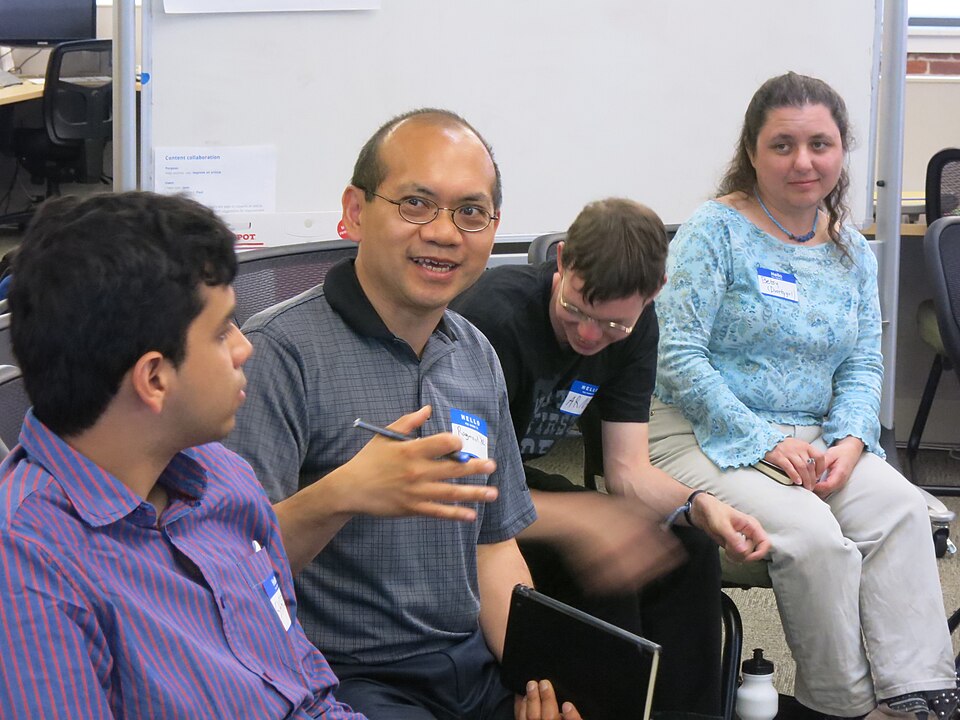 File:Roundtable-Discussions-June-2013-06.jpg