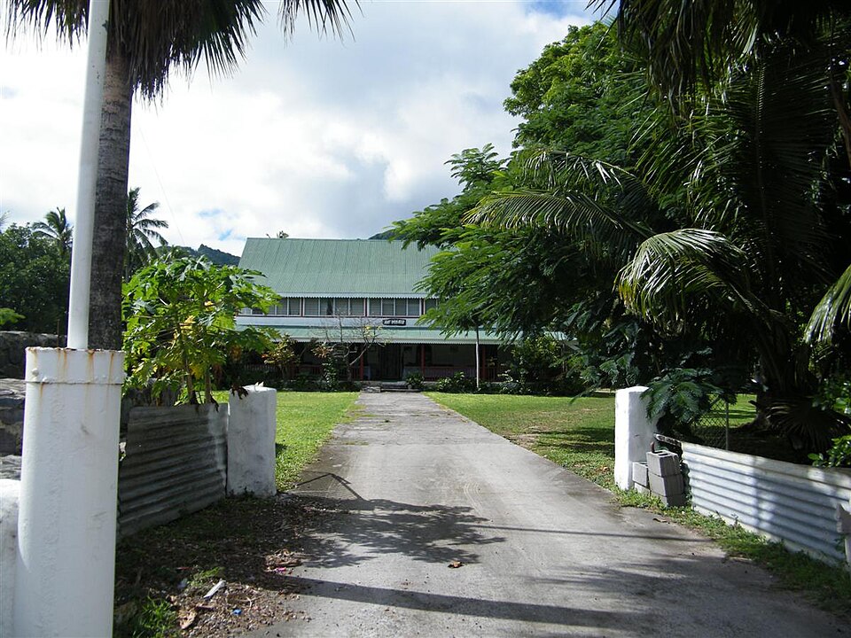 File:Tinomana Palace, Rarotonga, Cook Islands.jpg