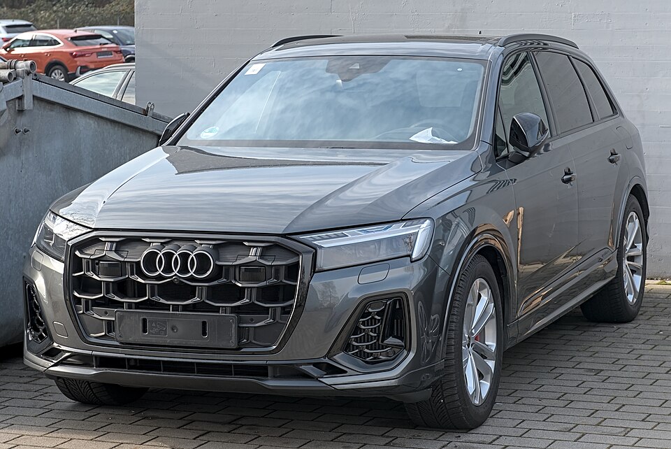 File:2025 Audi Q7 (4M) DSC 7492.jpg
