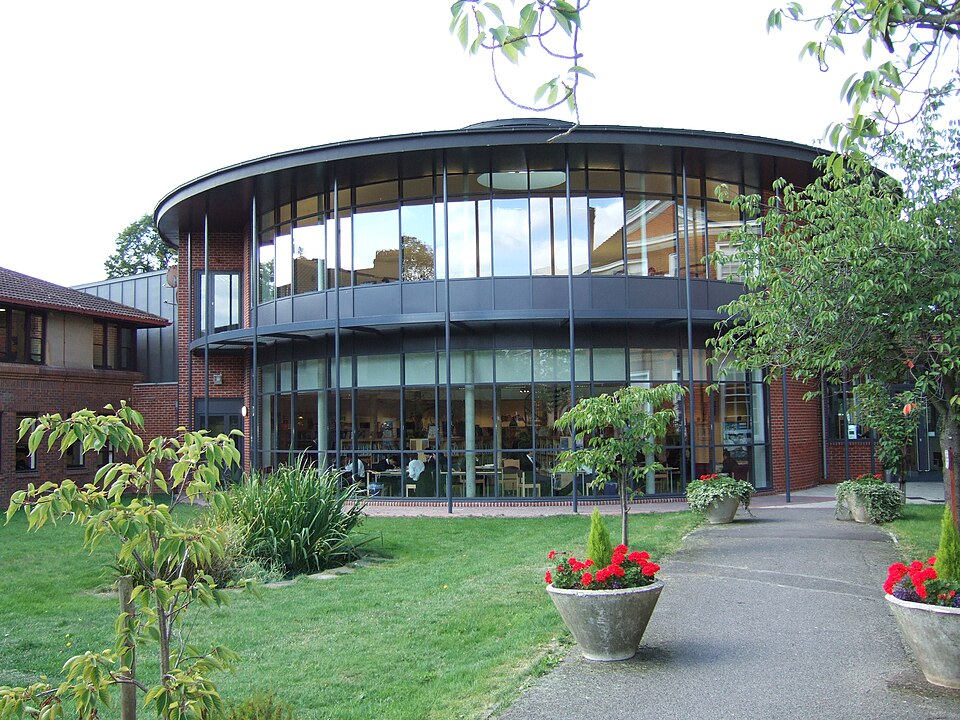 File:DempseyCentre.JPG