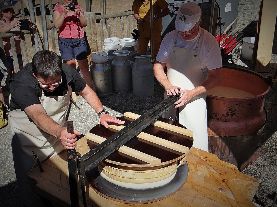 File:Fabrication du Beaufort (33).jpg