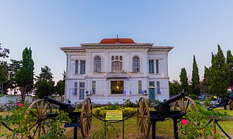 Mian Poshteh Palace
