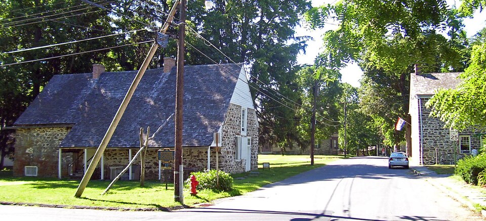 File:Huguenot houses in New Paltz.jpg