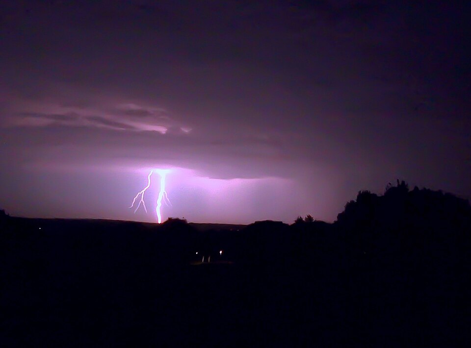 File:Lightningcanterbury.jpg