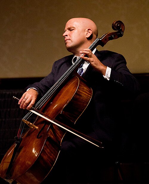 File:Robert DeMaine, musician.jpg