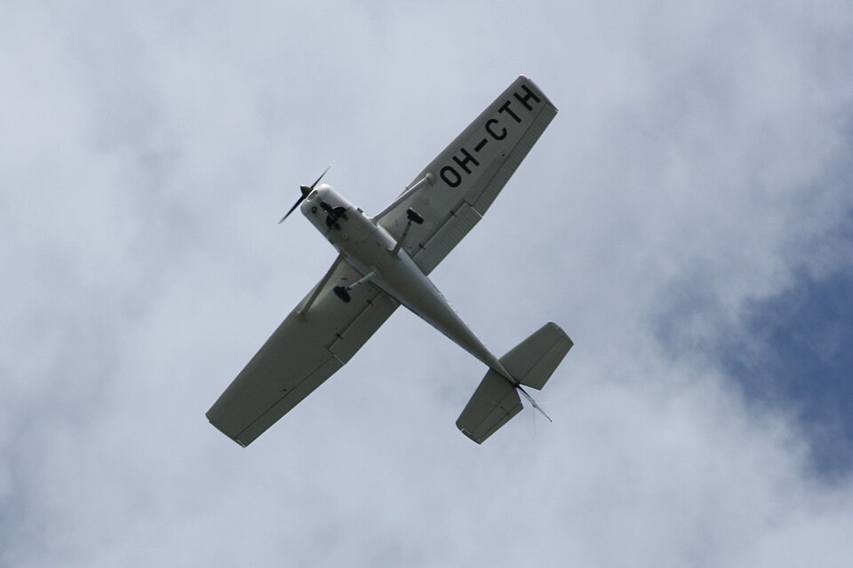 File:Cessna 152 OH-CTH IM8170.JPG