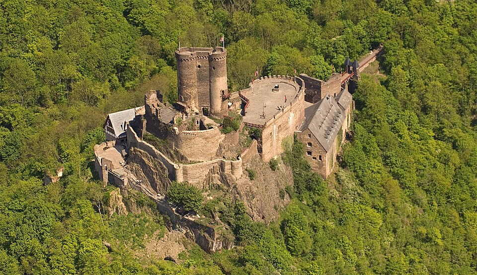 File:Ehrenburg aus der Vogelperspektive.jpg