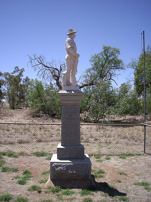 File:JuneeReefsMemorial.jpg