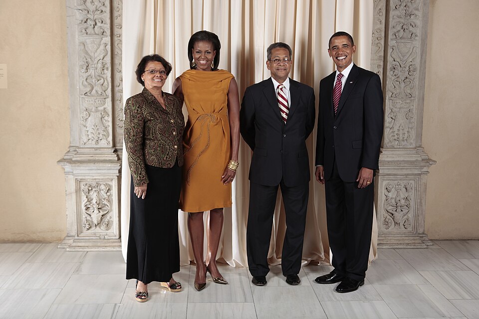 File:Kenneth Baugh with Obamas.jpg