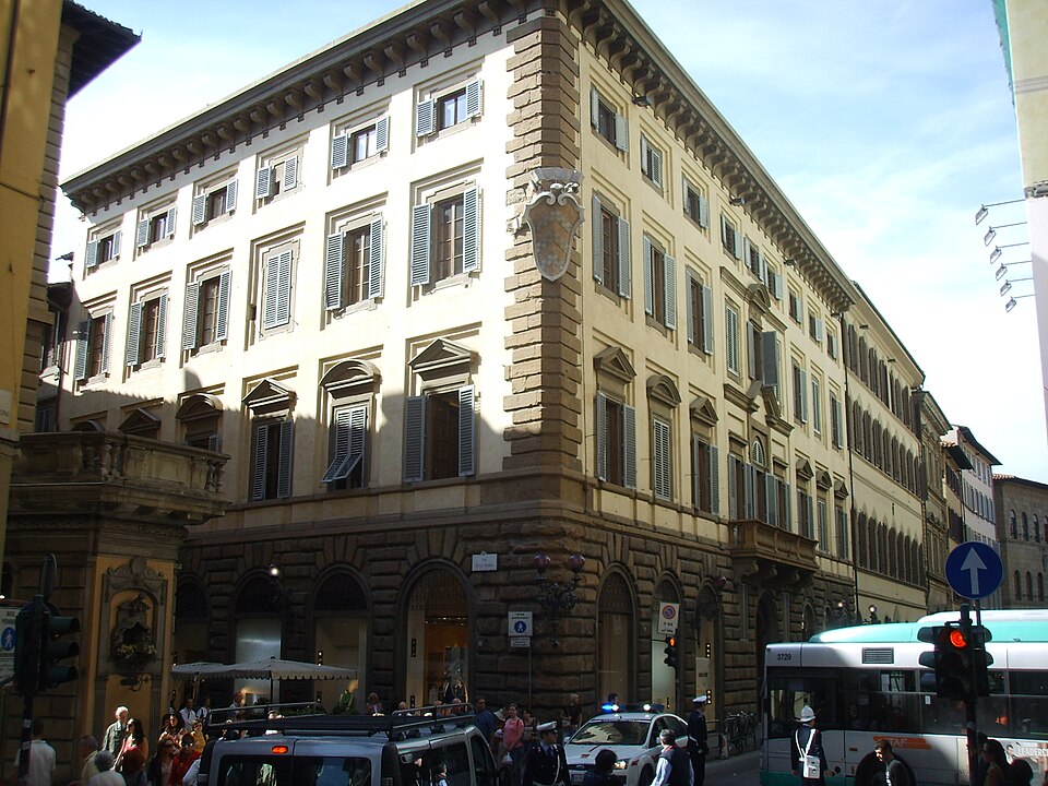 File:Palazzo viviani della robbia 00.JPG