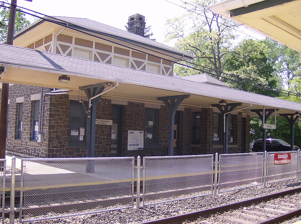 File:Penllyn Station.JPG