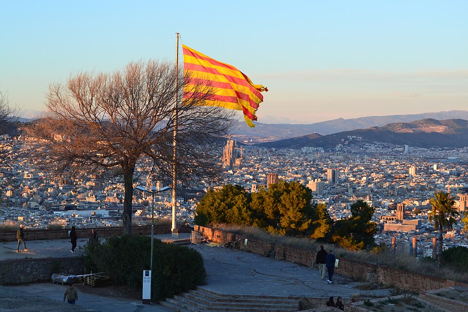 File:The Senyera overlooks Barcelona.jpg