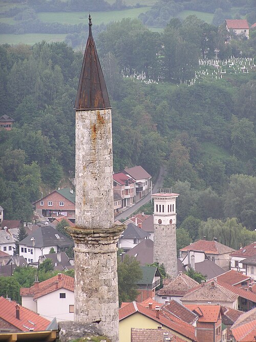 File:TravnikCastle01.JPG
