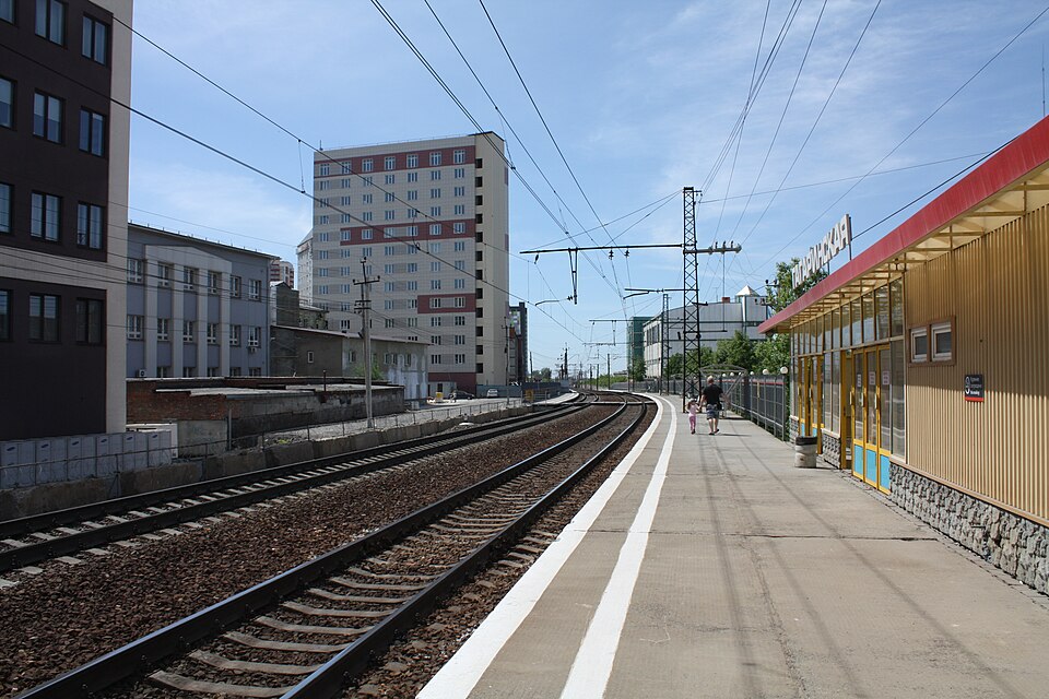 File:Гагаринская, остановочная платформа 1.jpg