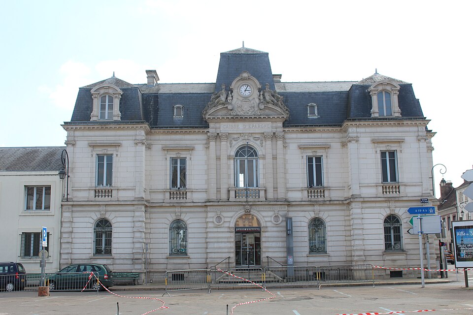 File:Agence Caisse Épargne Sens 2.jpg