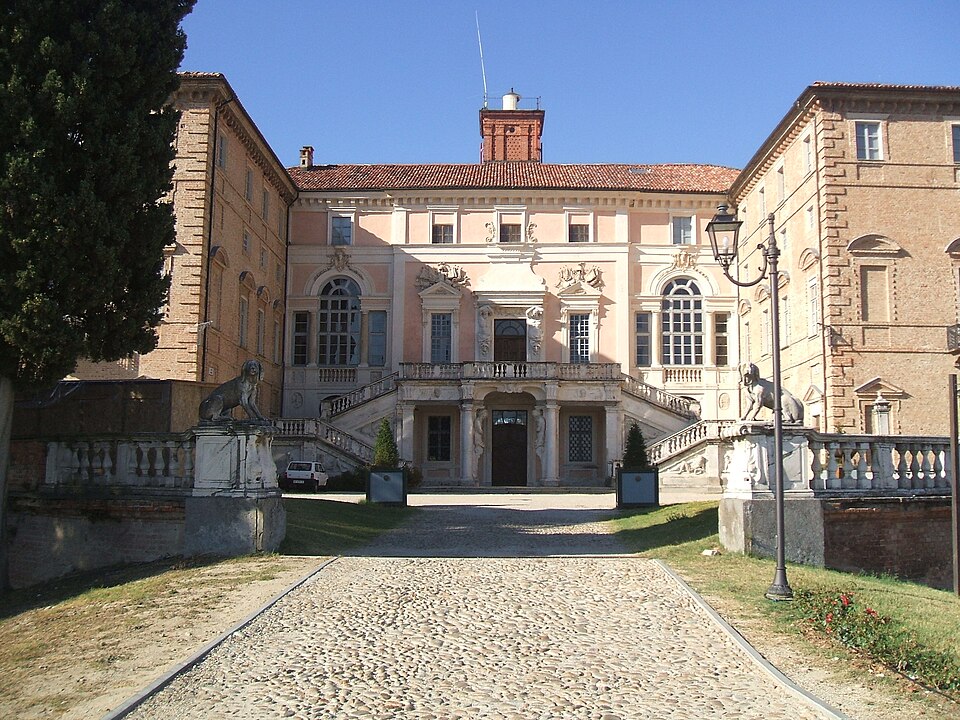 File:Castellogovone2.JPG