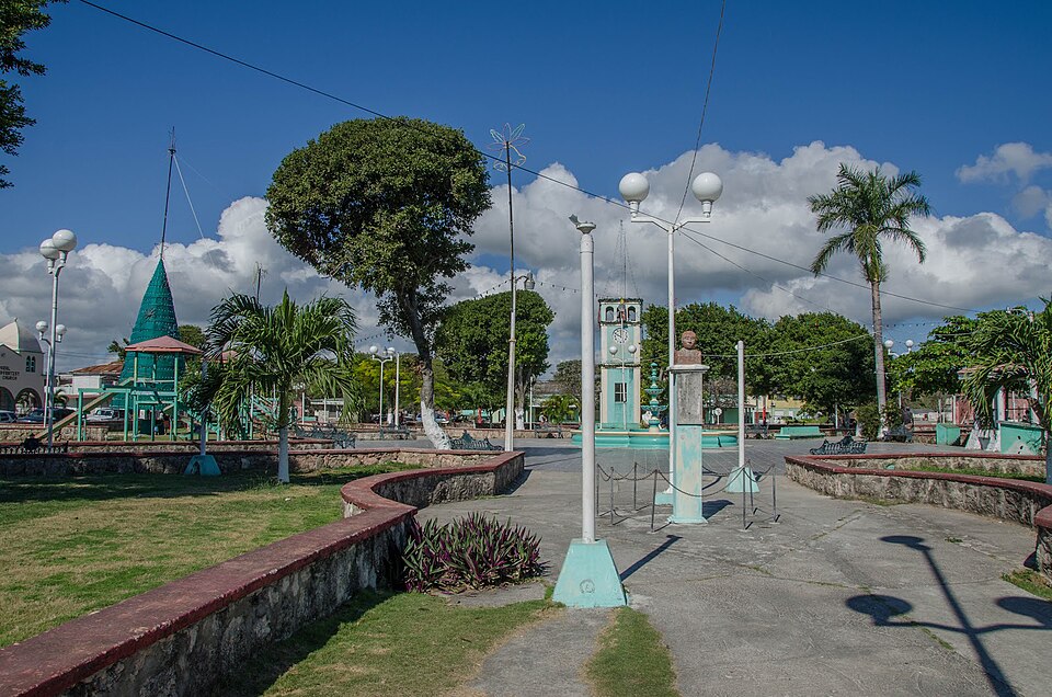 File:Corozal Town Square 2.jpg
