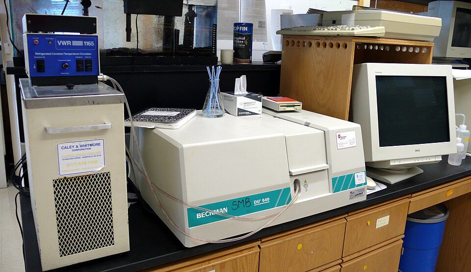 File:DU640 spectrophotometer.jpg
