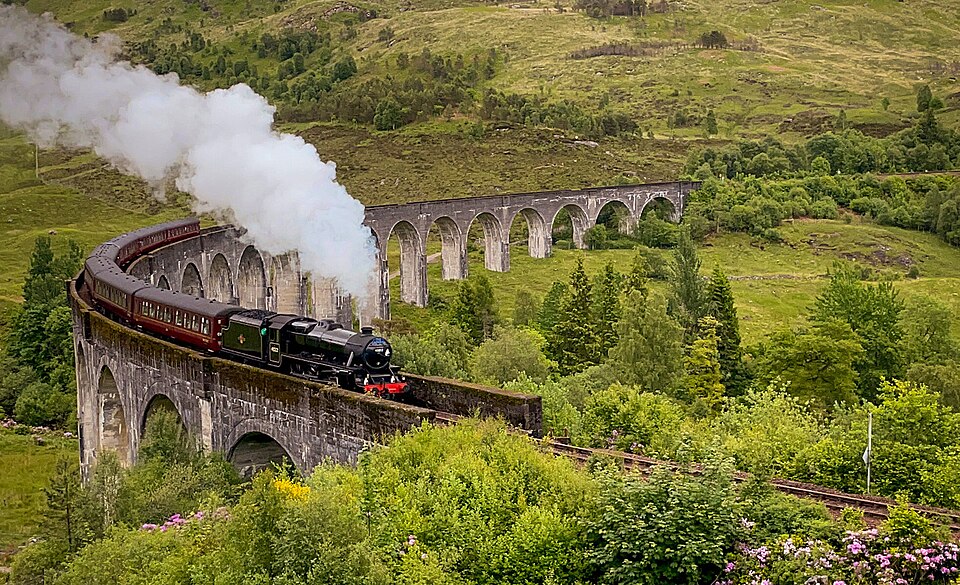 File:Glenfinnan Viaduct - 2022 (cropped).jpg